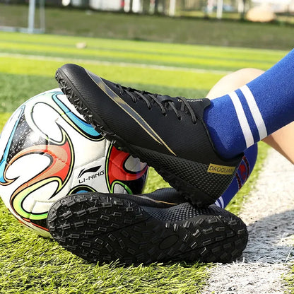Mens Astro Turf Football Boots 7| Black with ball